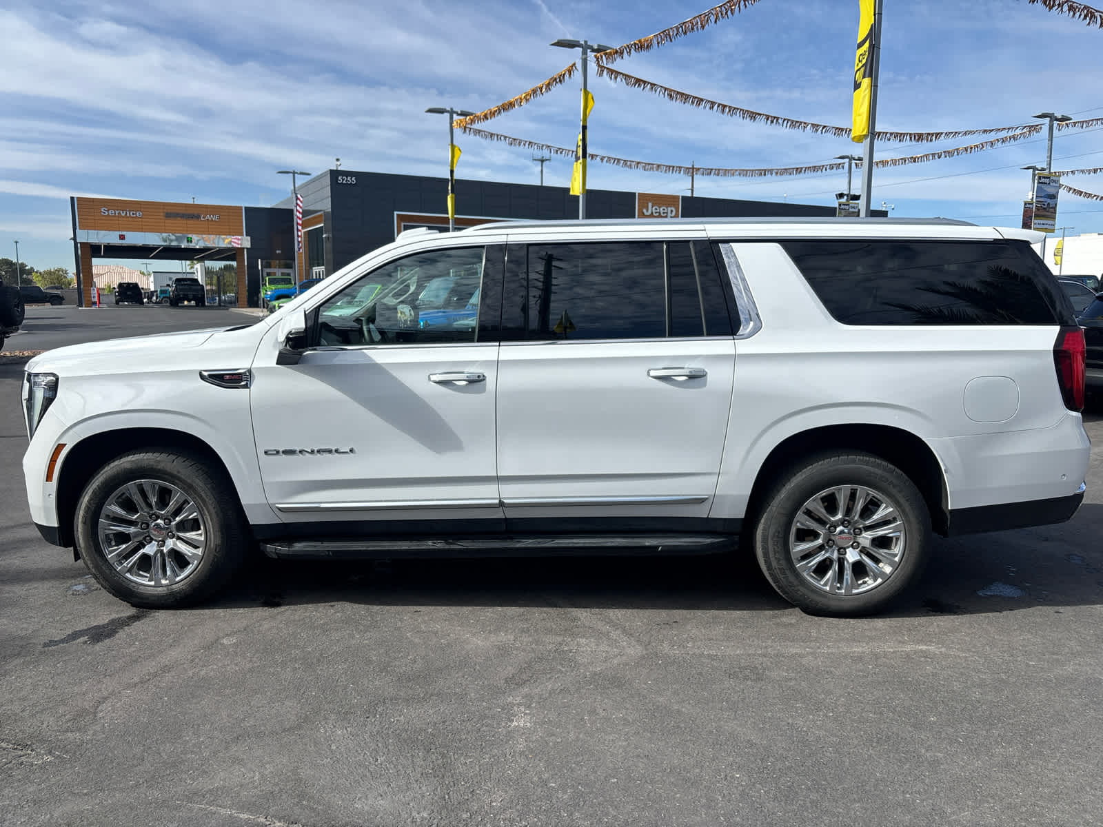 Thumbnail: 2025 GMC Yukon XL - 8