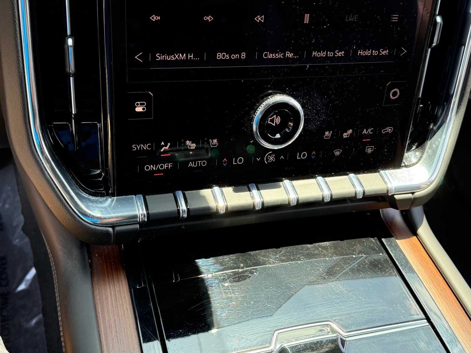 Thumbnail: 2025 GMC Yukon XL - 15