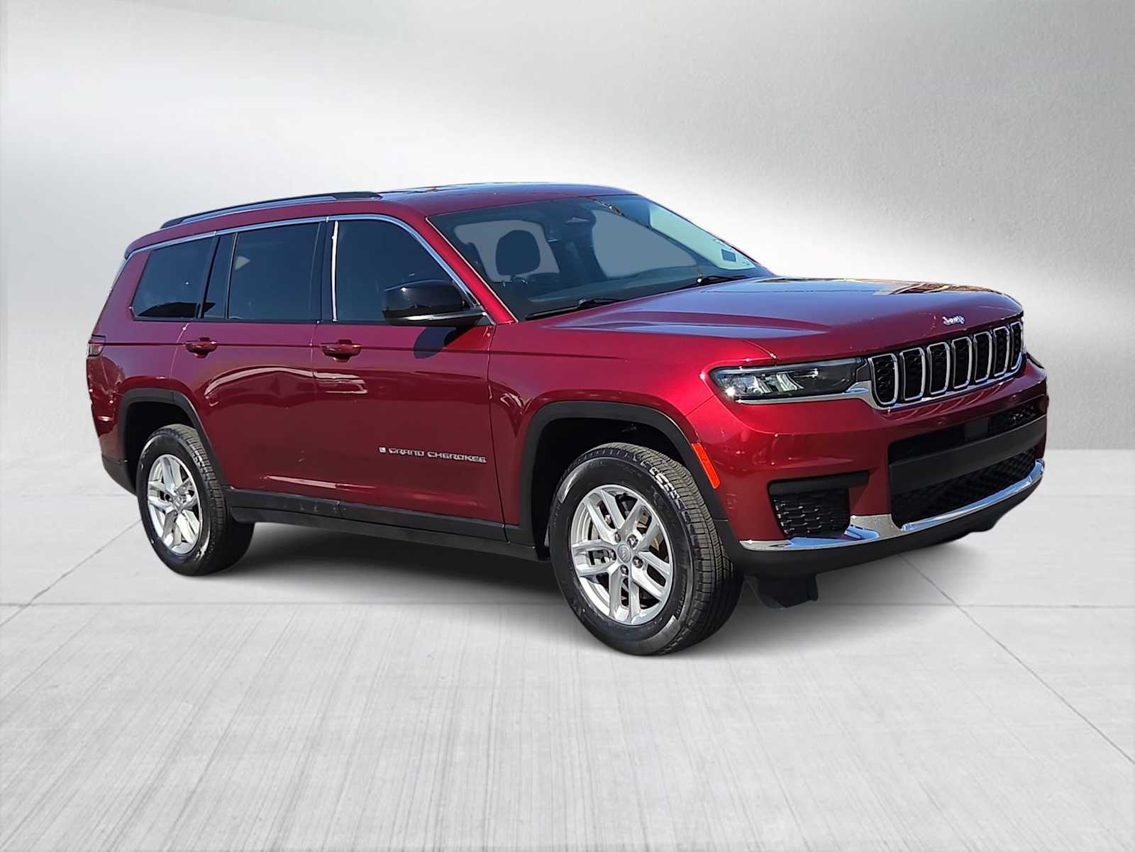 2022 Jeep Grand Cherokee Laredo photo 2