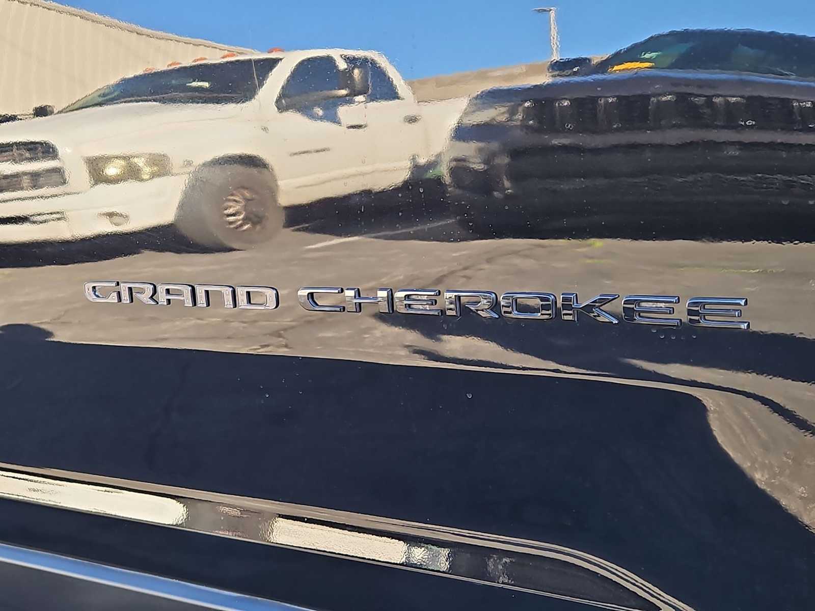 Thumbnail: 2024 Jeep Grand Cherokee - 12