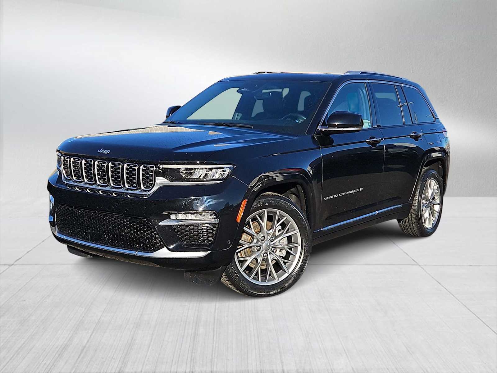 2022 Jeep Grand Cherokee Summit's photo