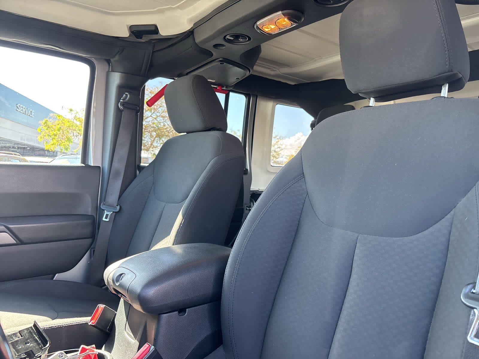 Thumbnail: 2016 Jeep Wrangler - 10