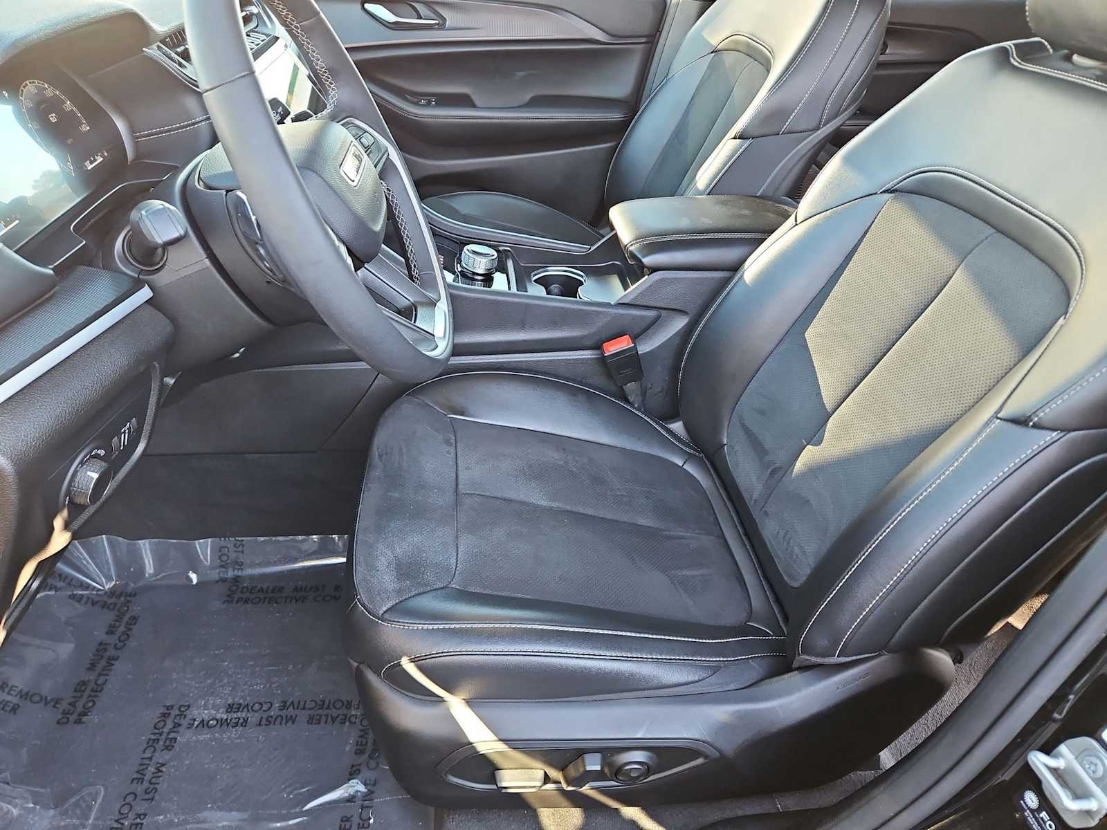 Thumbnail: 2024 Jeep Grand Cherokee - 16