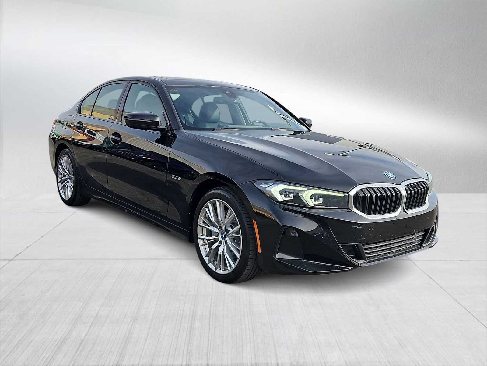Thumbnail: 2023 BMW 3 Series - 2