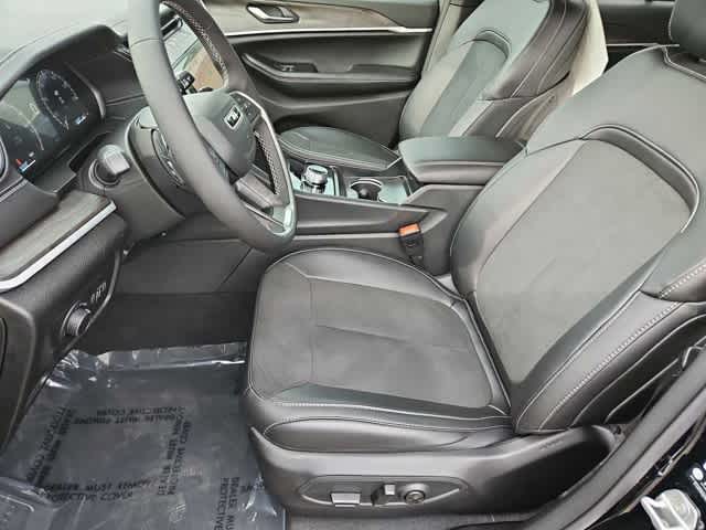 Thumbnail: 2026 Jeep Grand Cherokee - 16