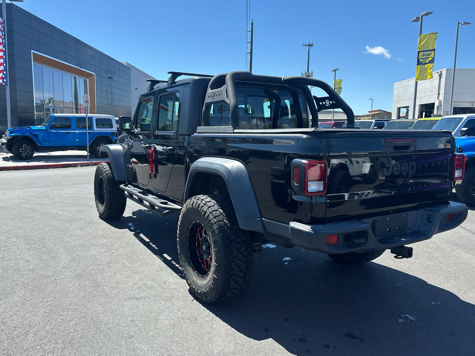 Thumbnail: 2021 Jeep Gladiator - 14