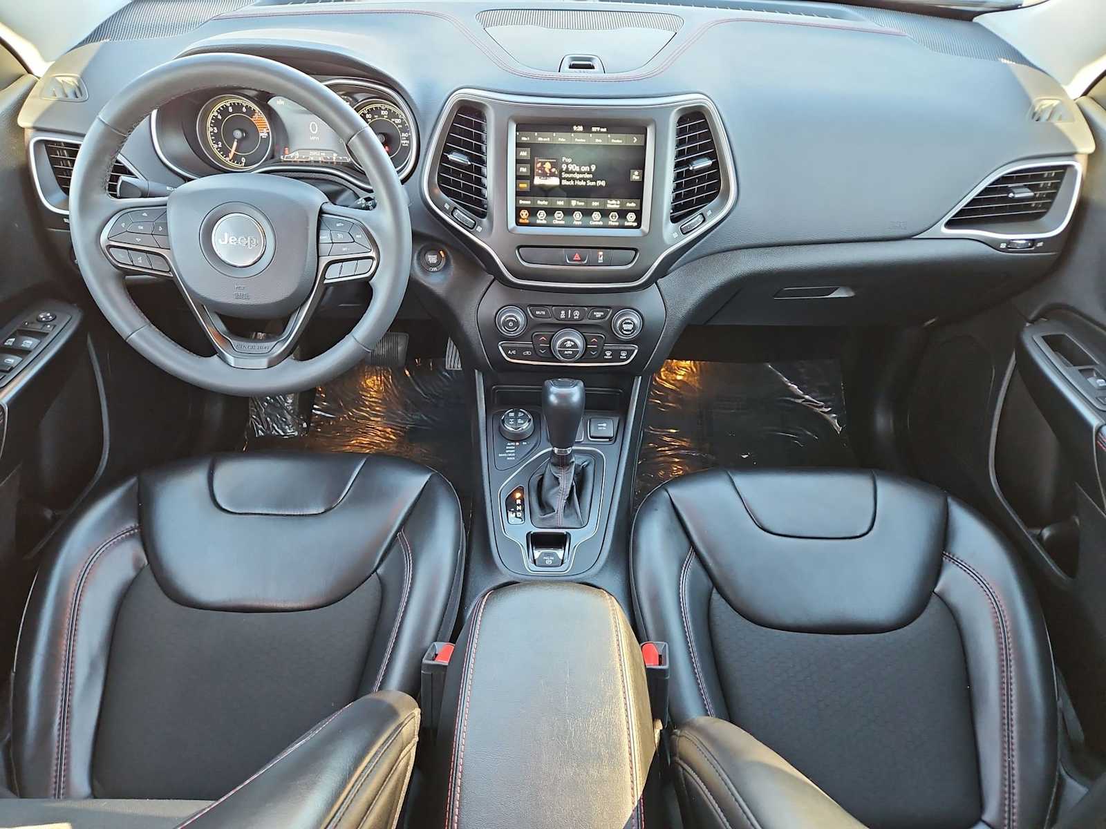 Thumbnail: 2022 Jeep Cherokee - 16