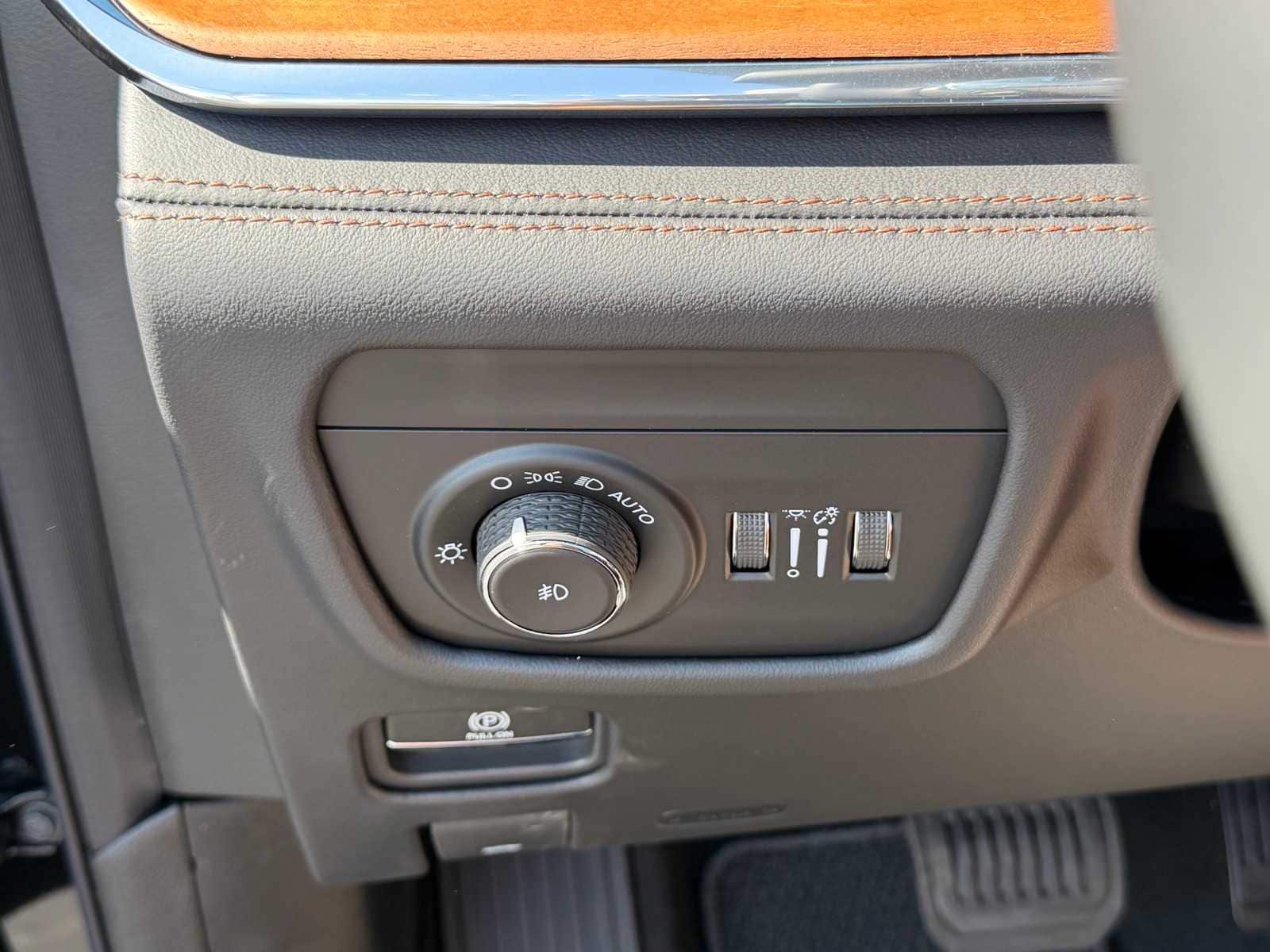 Thumbnail: 2026 Jeep Grand Cherokee - 11