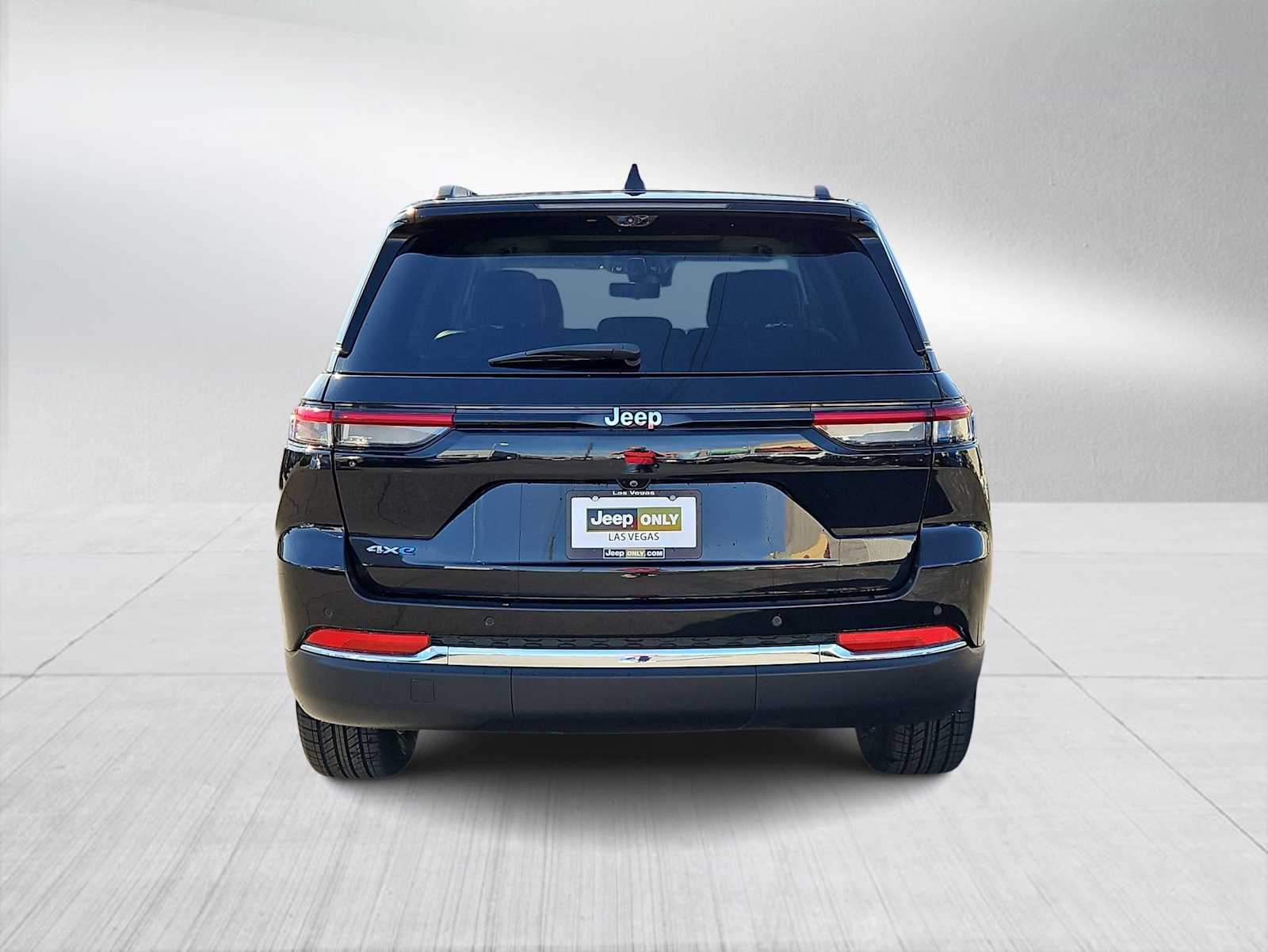 Thumbnail: 2022 Jeep Grand Cherokee - 7