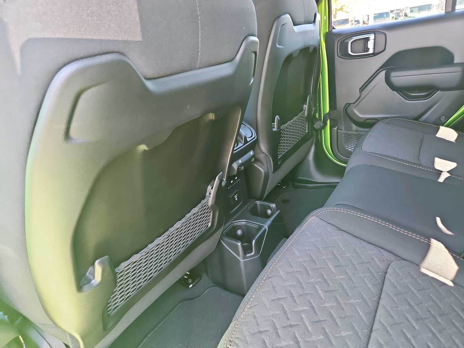 Thumbnail: 2025 Jeep Gladiator - 18