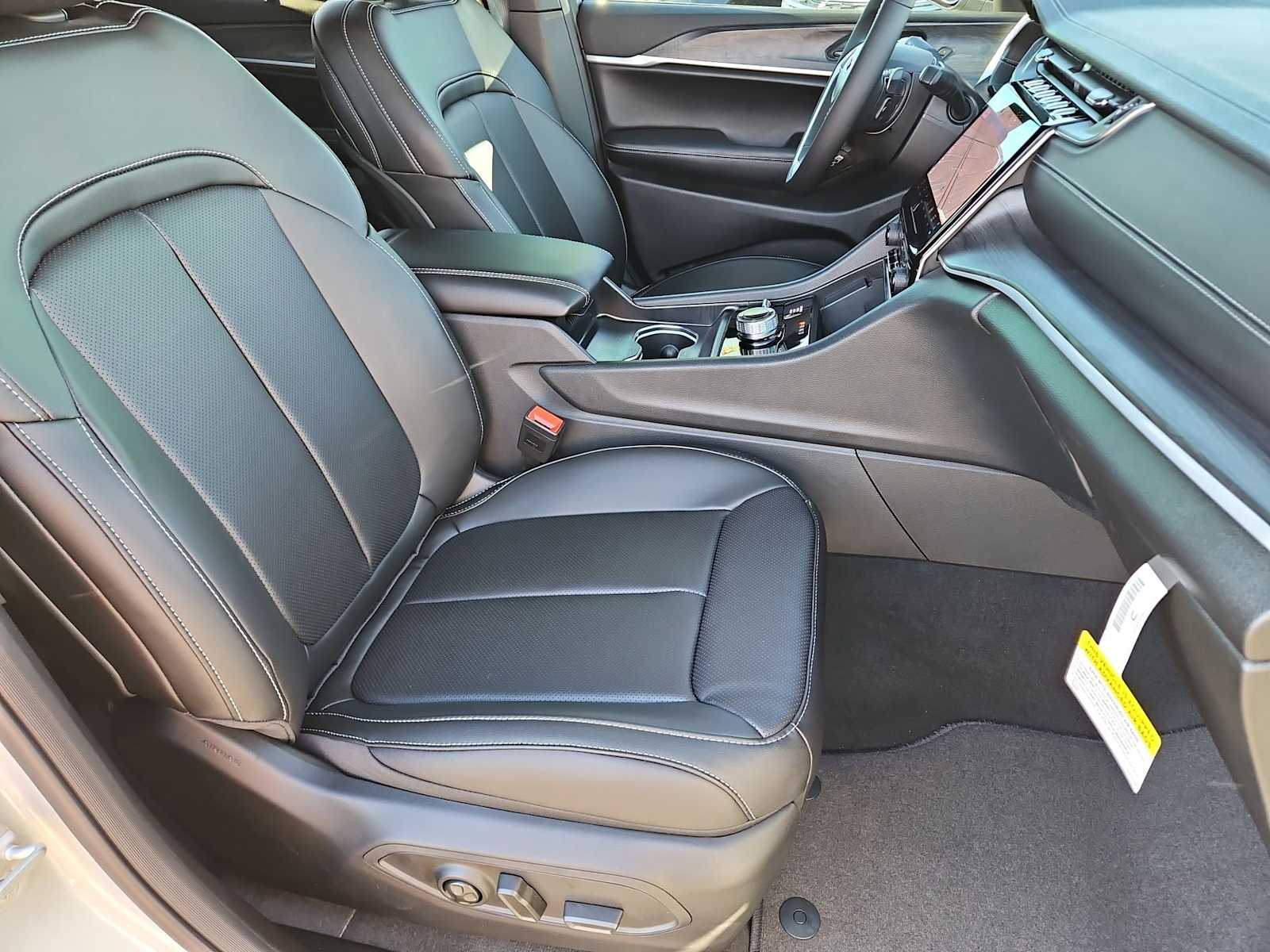 Thumbnail: 2025 Jeep Grand Cherokee - 23