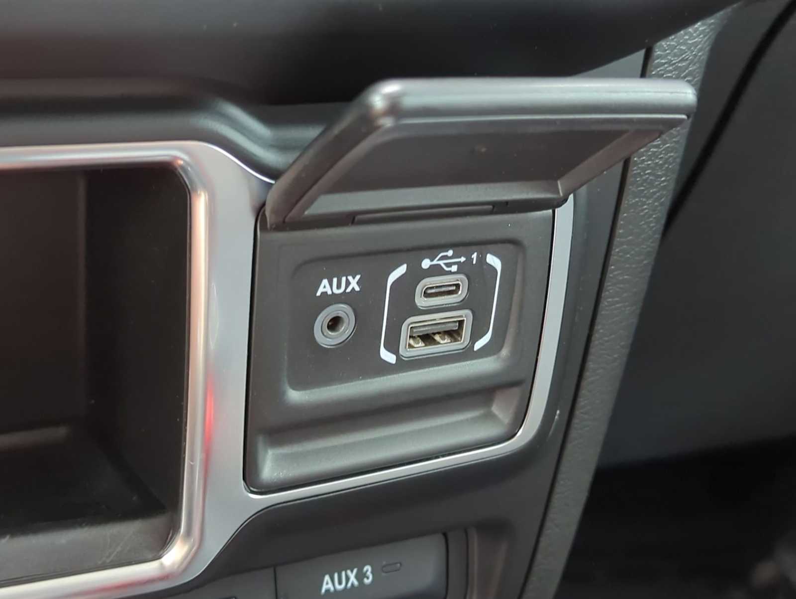 Thumbnail: 2021 Jeep Wrangler - 29