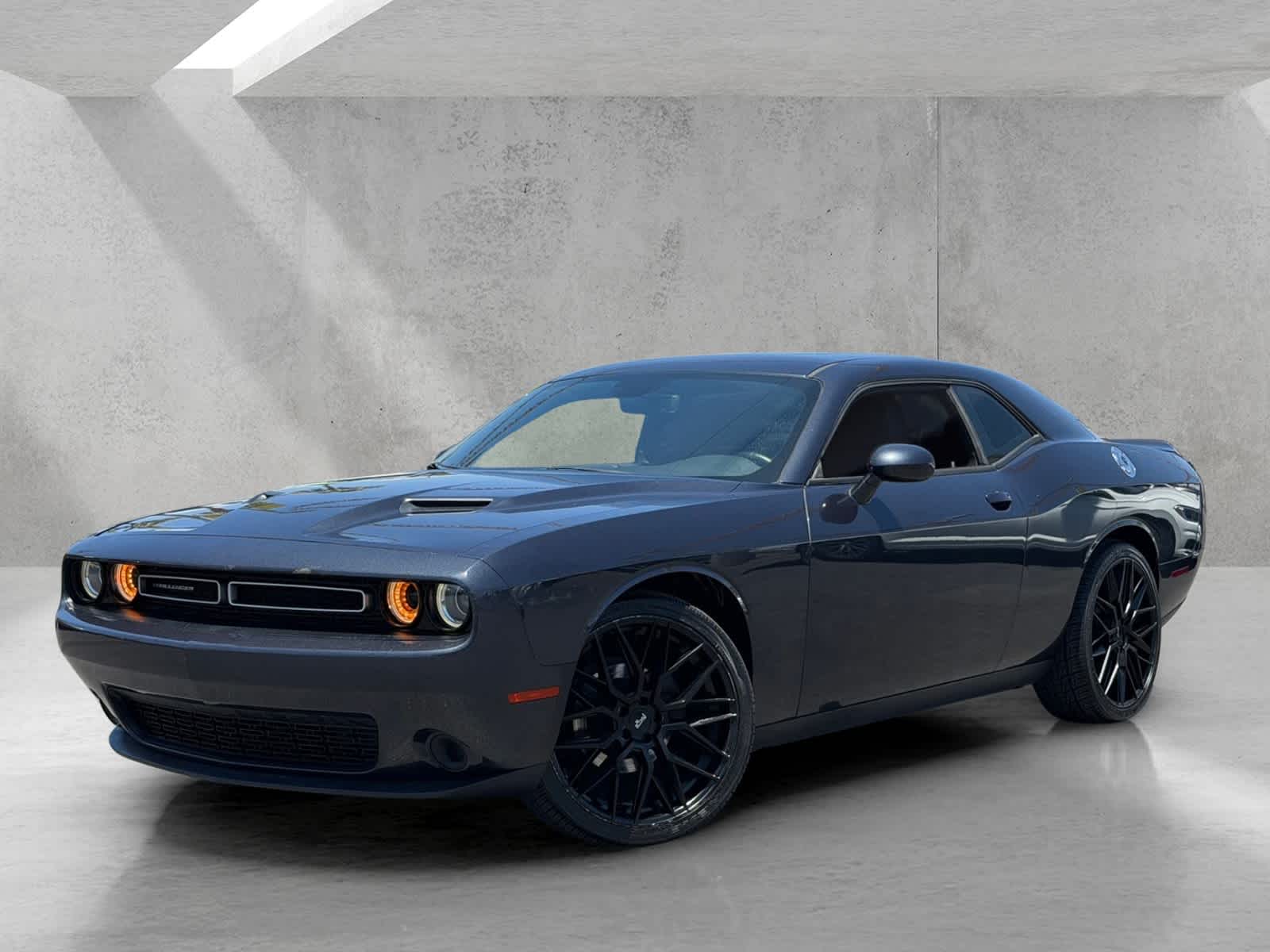 2019 Dodge Challenger SXT Auto's photo