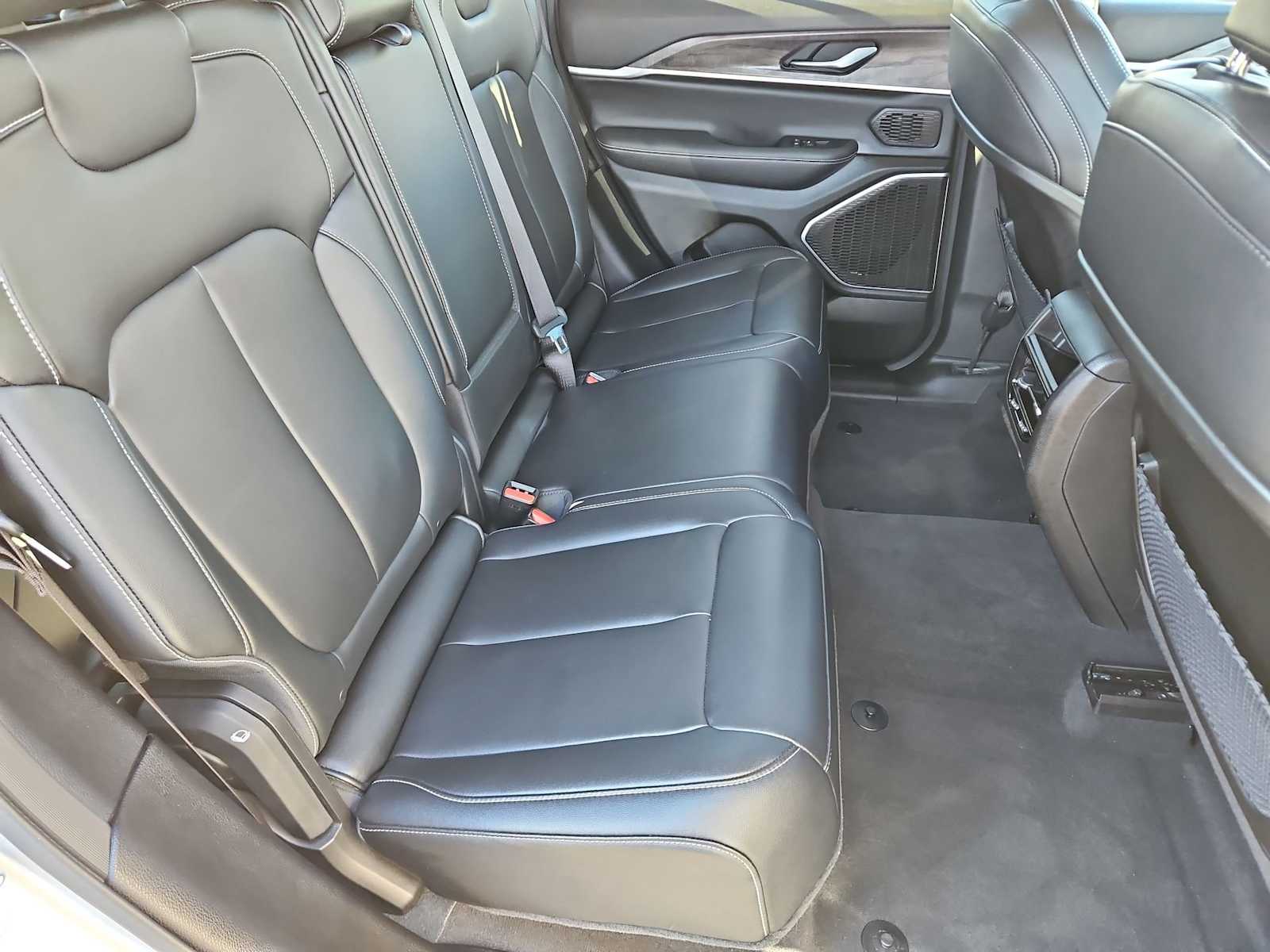 Thumbnail: 2023 Jeep Grand Cherokee - 22