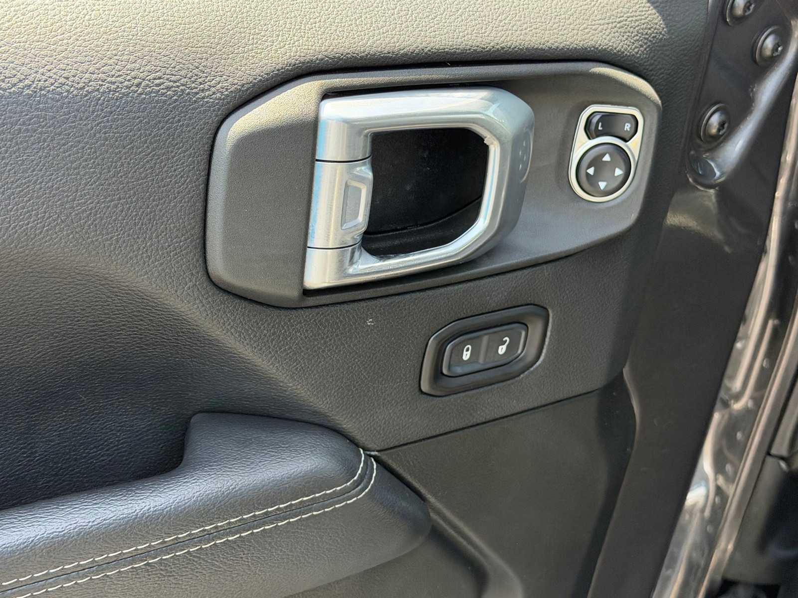 Thumbnail: 2022 Jeep Gladiator - 10