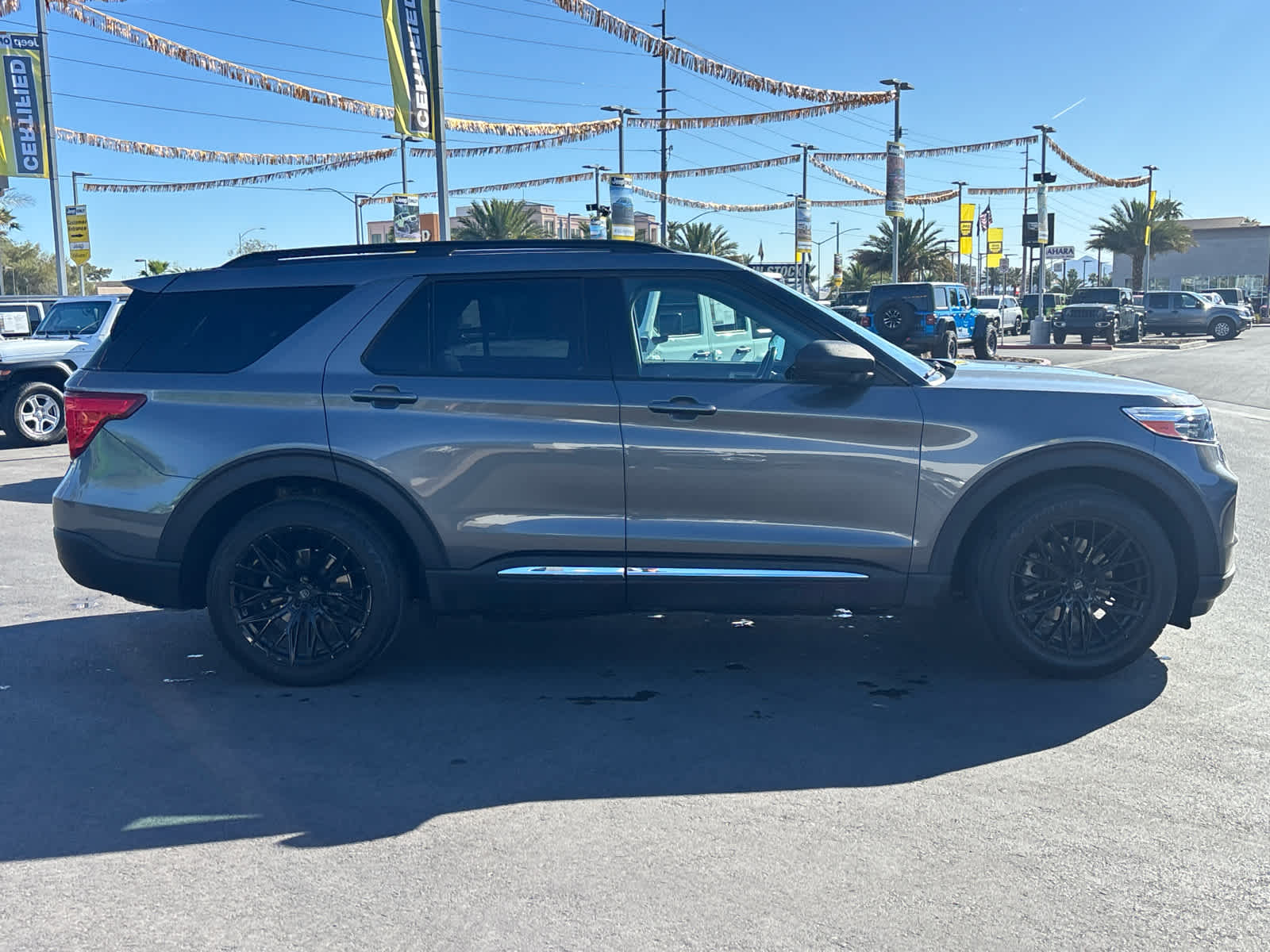 Thumbnail: 2021 Ford Explorer - 16