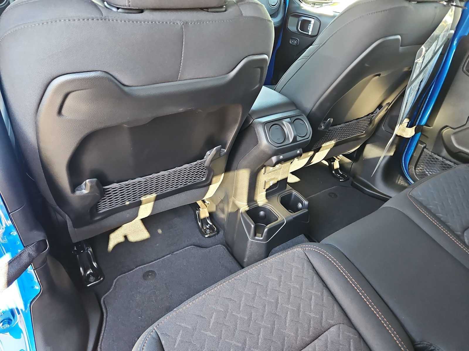 Thumbnail: 2025 Jeep Gladiator - 17