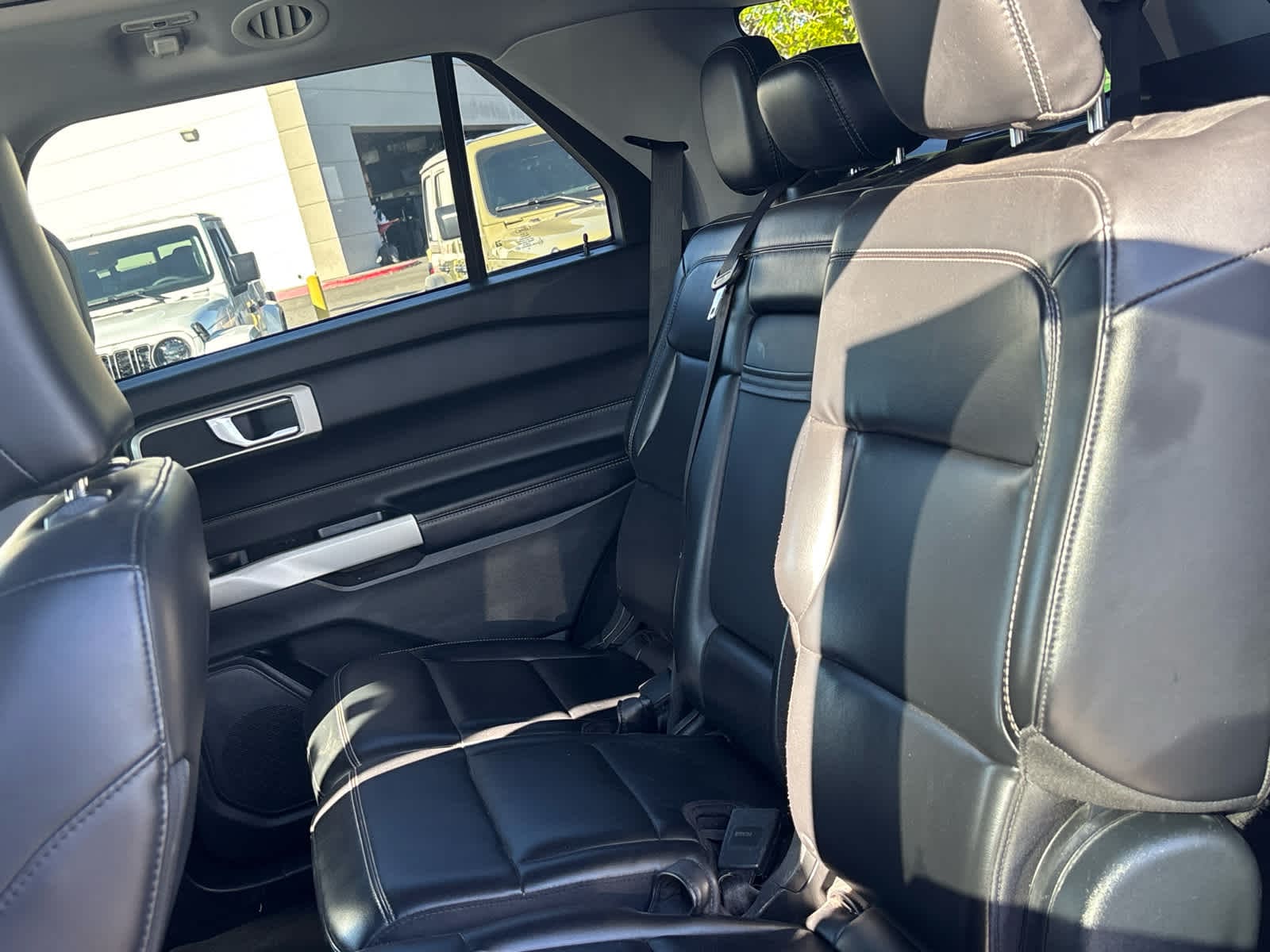 Thumbnail: 2021 Ford Explorer - 32