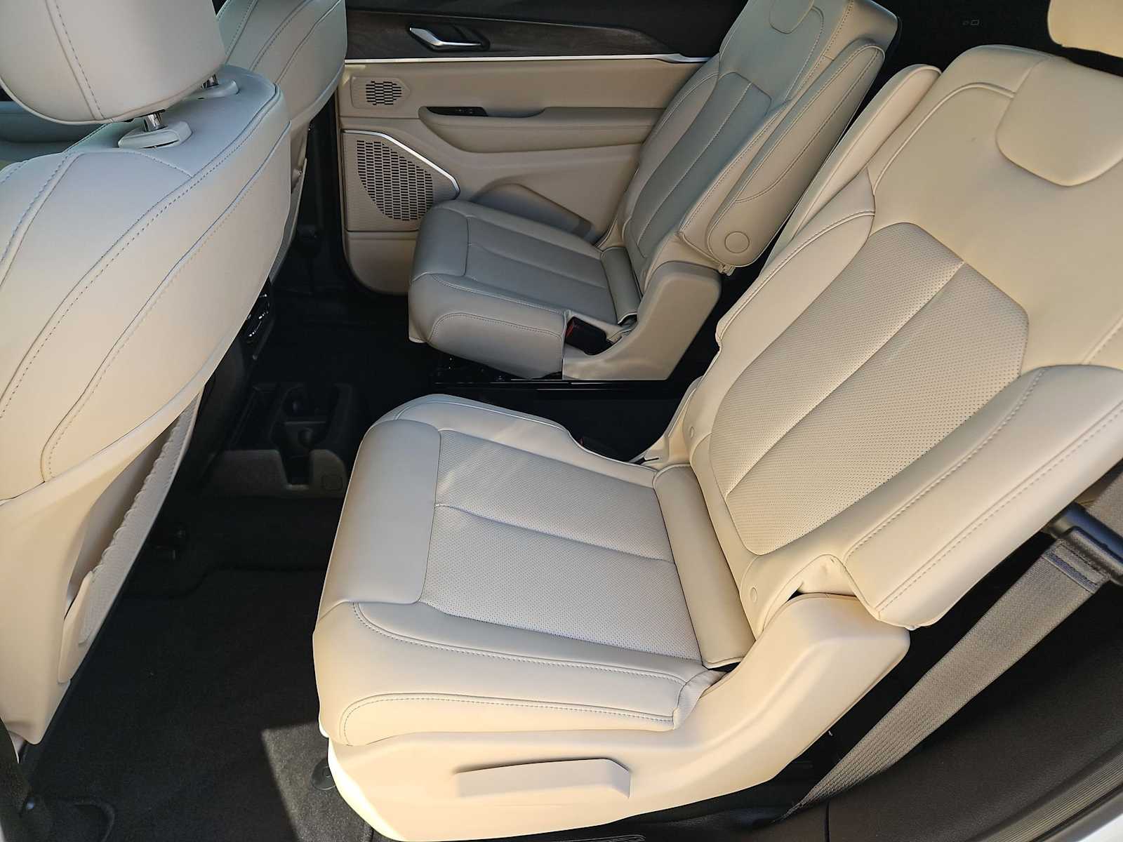 Thumbnail: 2026 Jeep Grand Cherokee L - 21