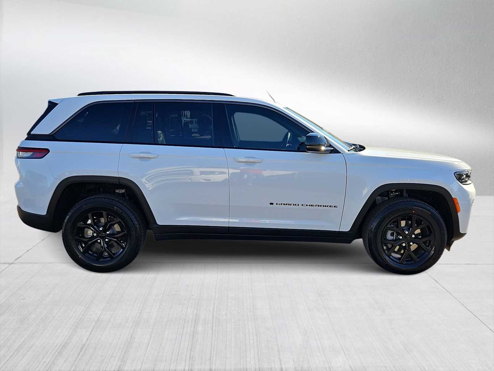 Thumbnail: 2026 Jeep Grand Cherokee - 9