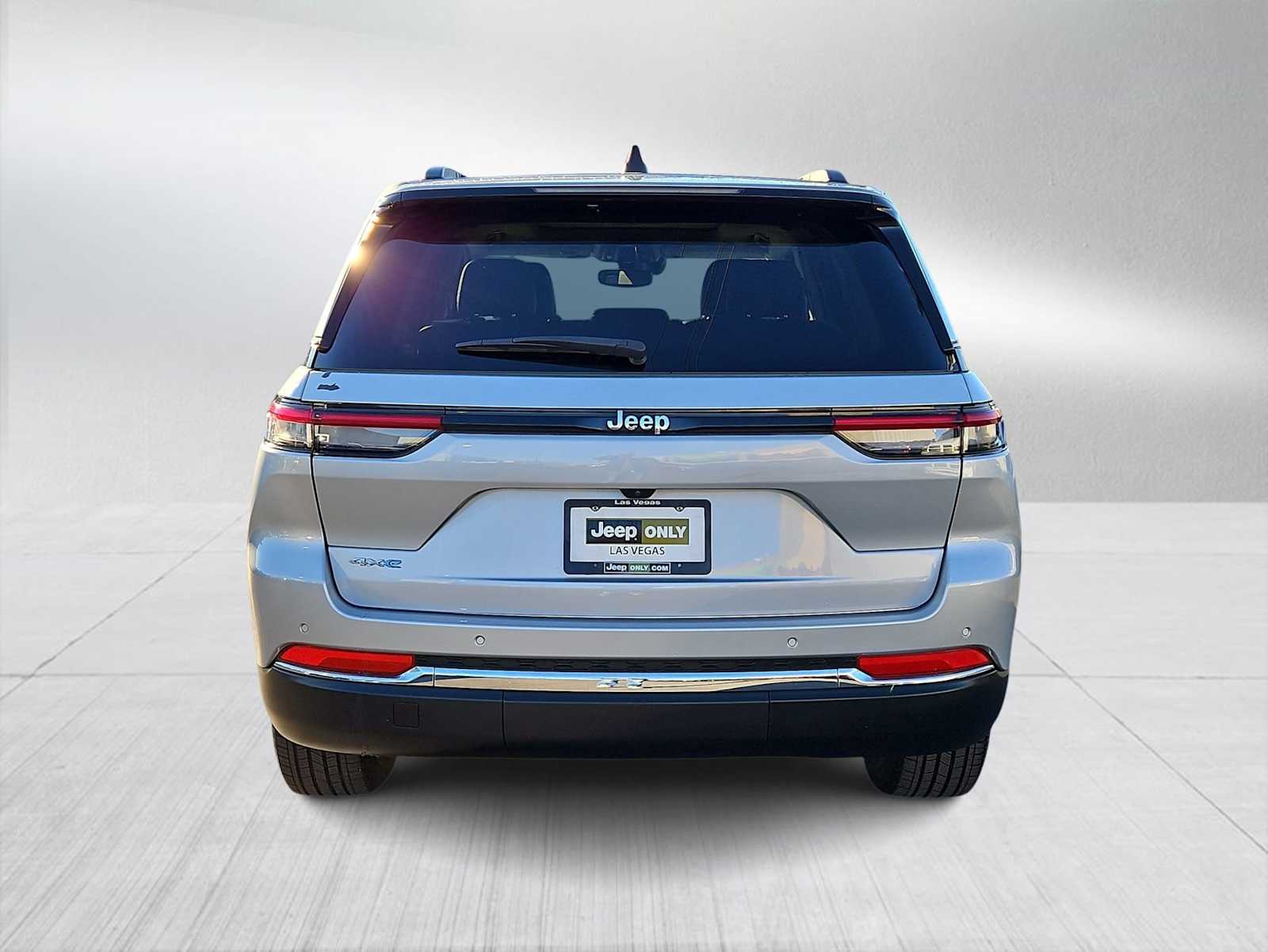 Thumbnail: 2022 Jeep Grand Cherokee - 7