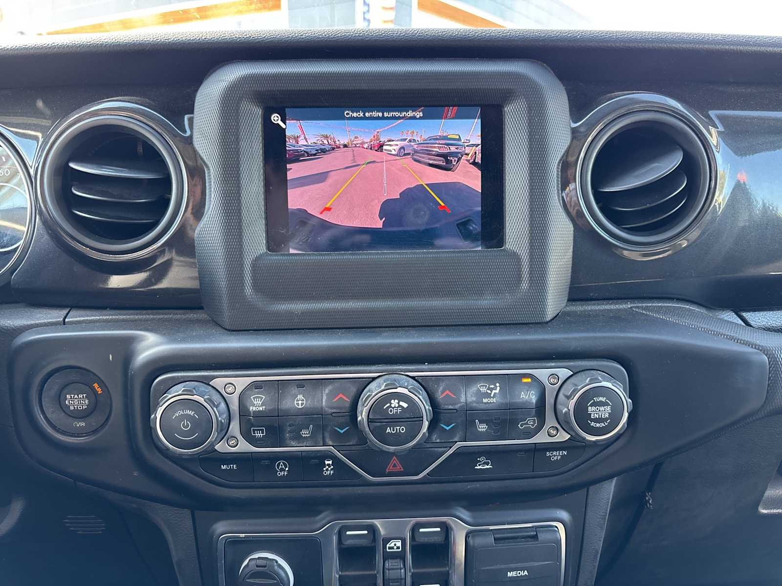 Thumbnail: 2022 Jeep Gladiator - 15