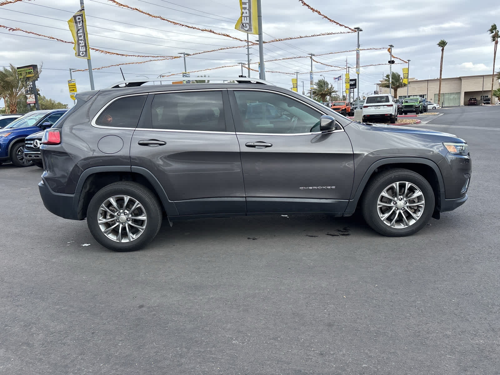 Thumbnail: 2020 Jeep Cherokee - 4