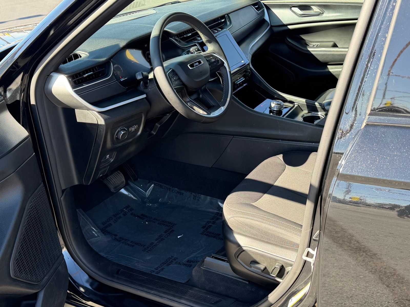 Thumbnail: 2024 Jeep Grand Cherokee - 12