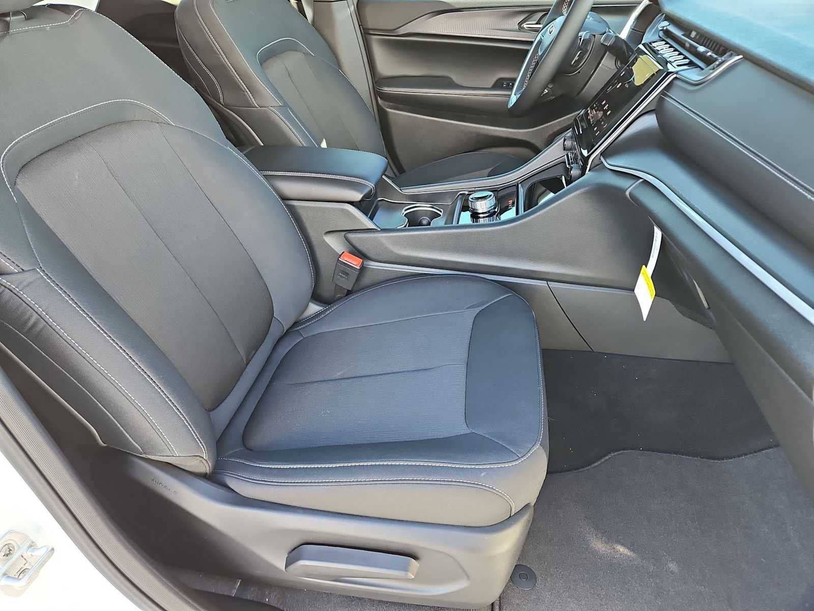 Thumbnail: 2026 Jeep Grand Cherokee - 22