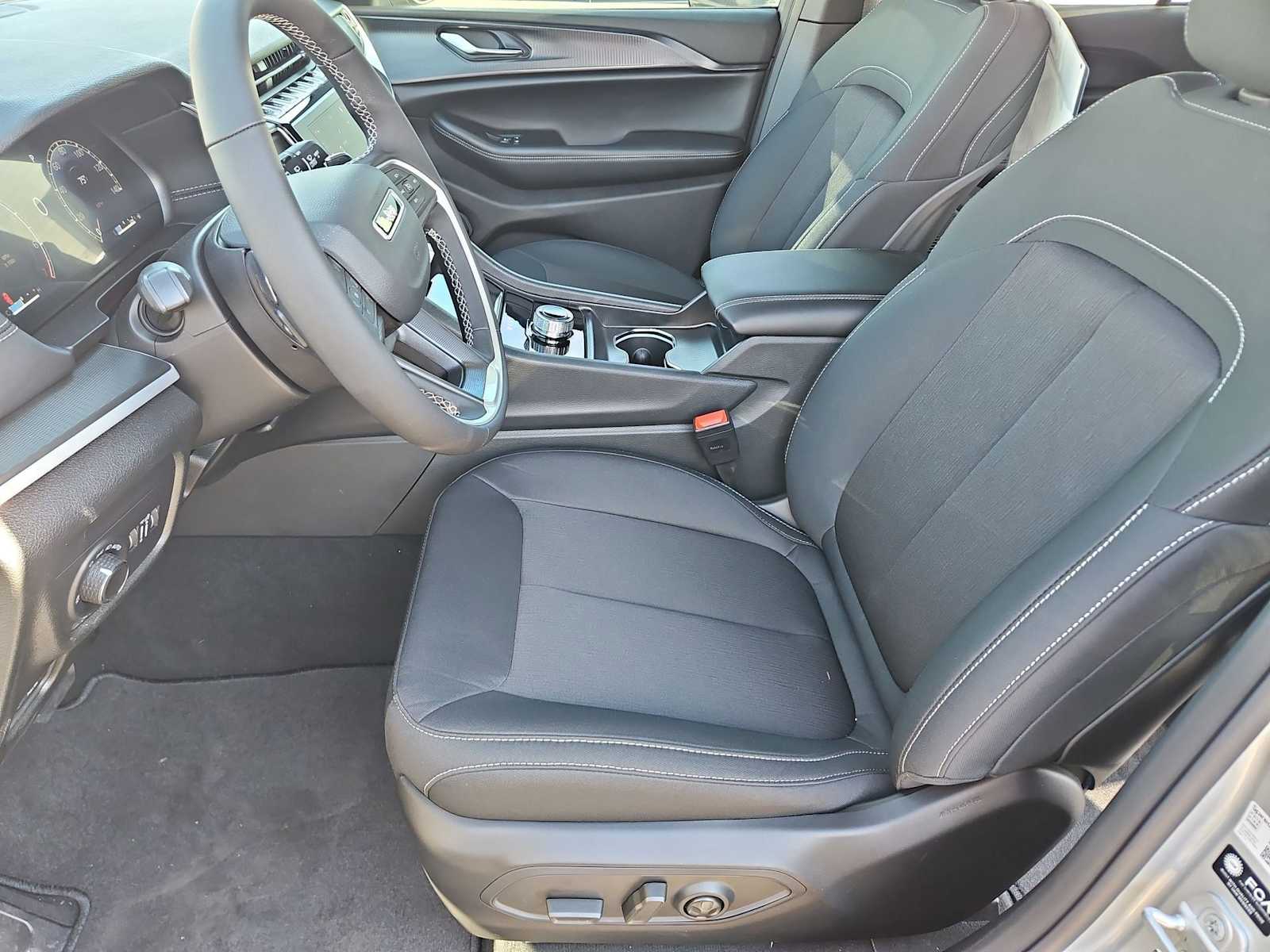 Thumbnail: 2026 Jeep Grand Cherokee - 16