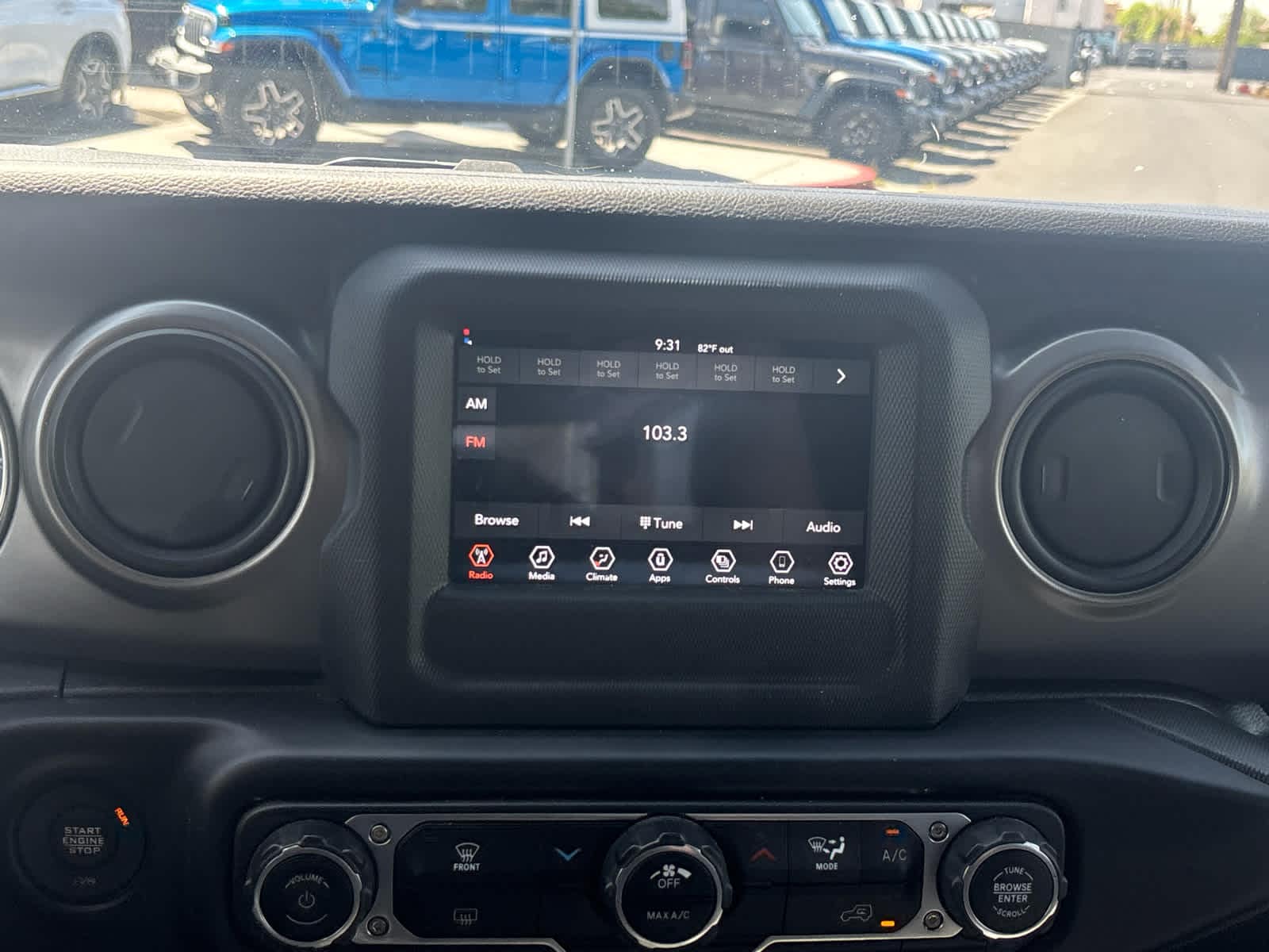 Thumbnail: 2022 Jeep Gladiator - 22