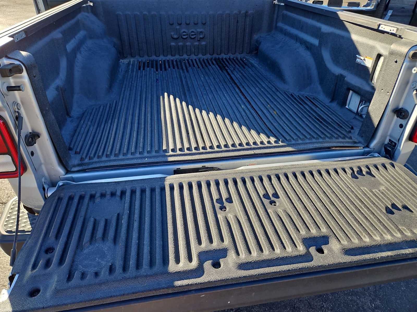 Thumbnail: 2022 Jeep Gladiator - 31