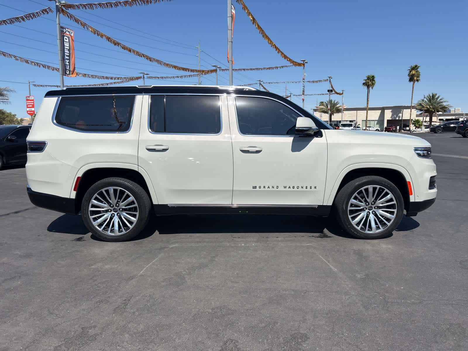 Thumbnail: 2022 Jeep Grand Wagoneer - 4