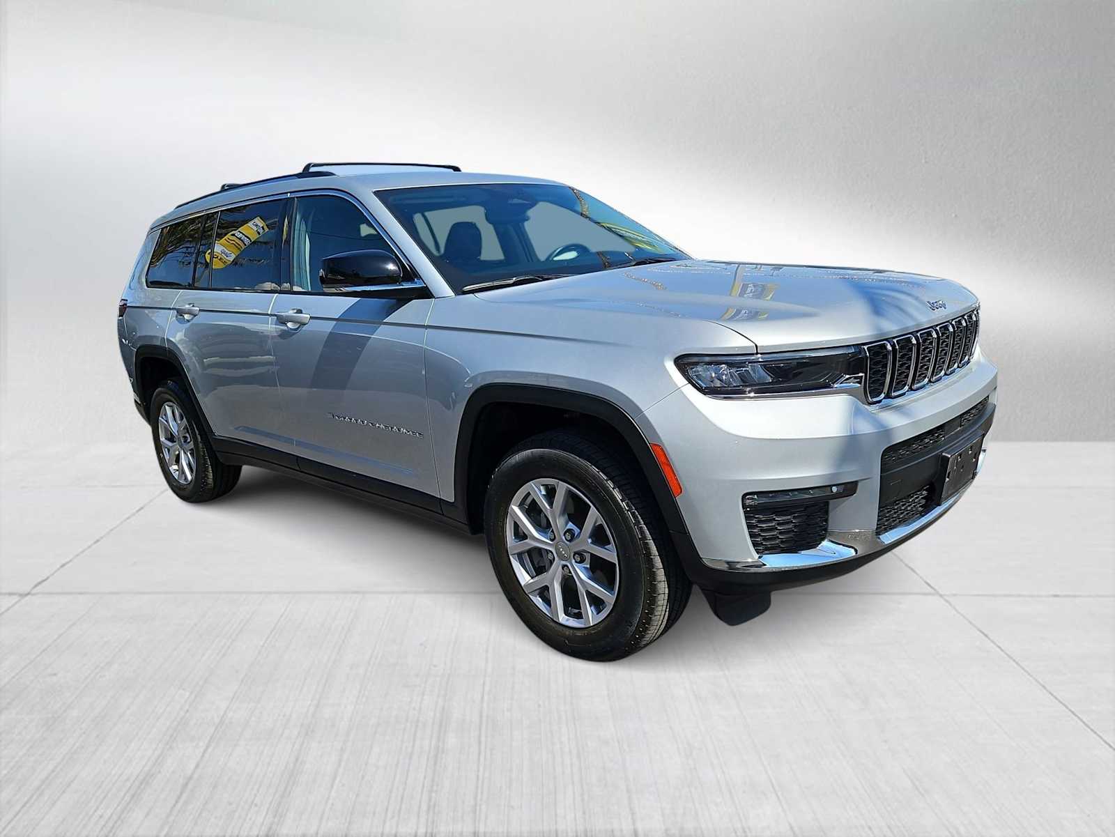 2022 Jeep Grand Cherokee Limited photo 2
