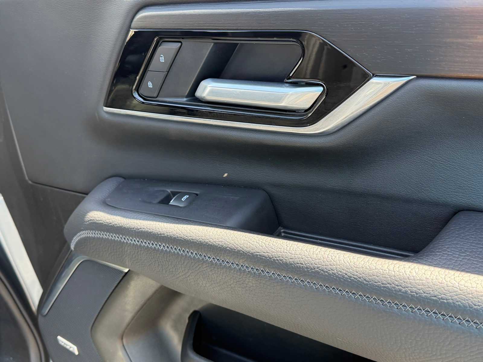 Thumbnail: 2025 GMC Yukon XL - 29