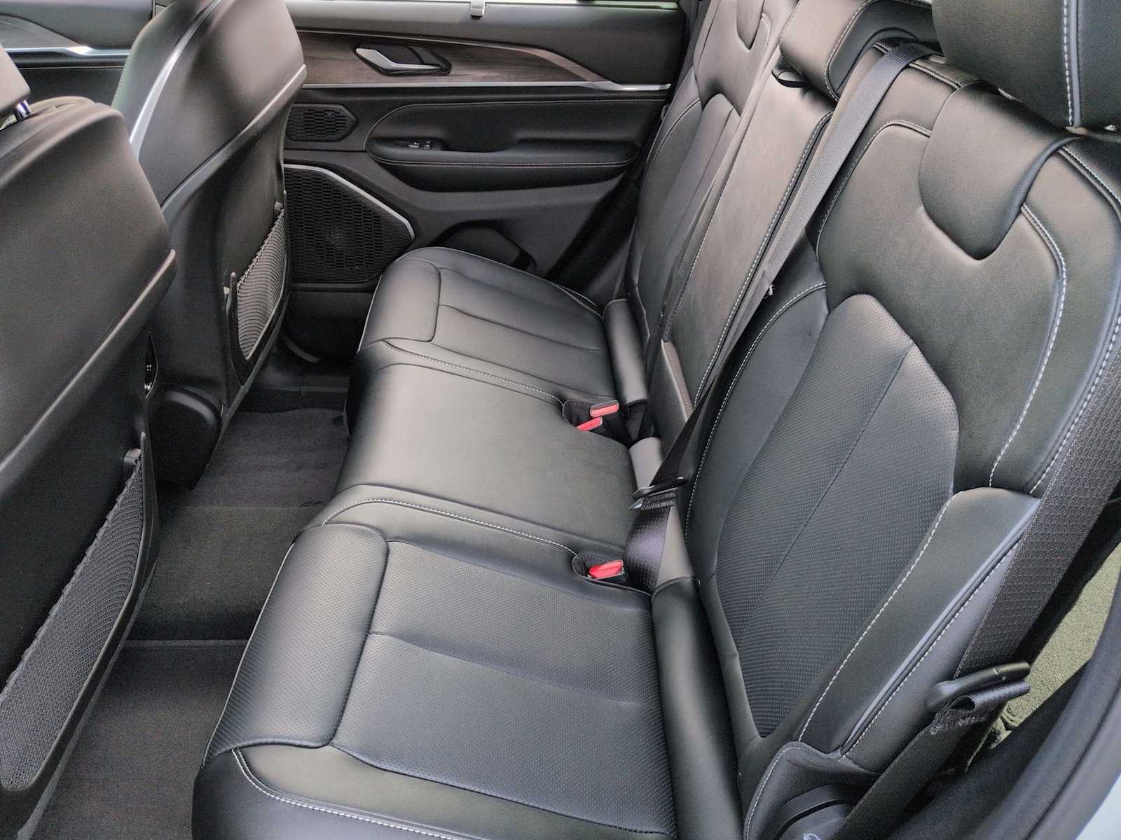 Thumbnail: 2025 Jeep Grand Cherokee - 21