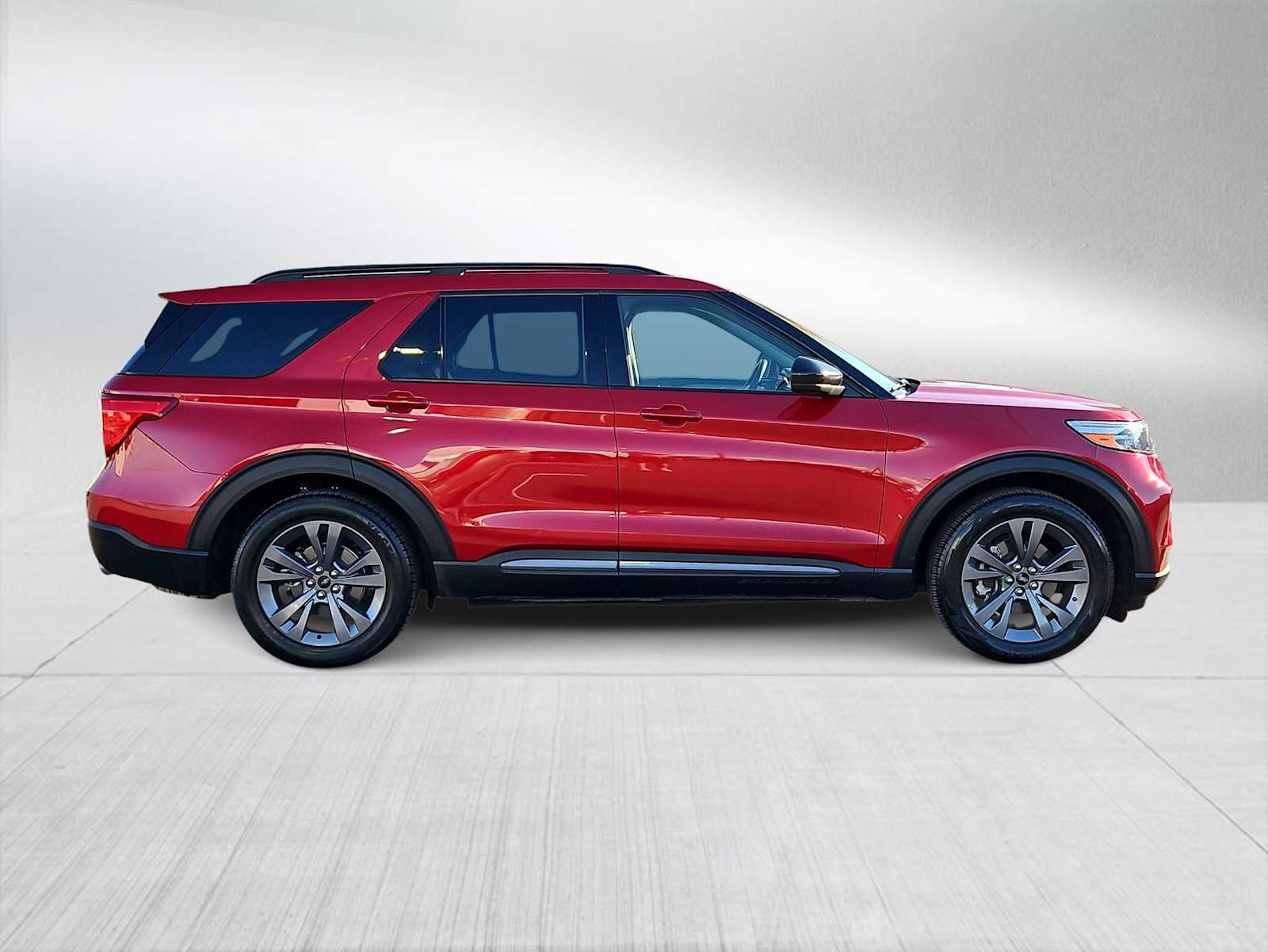 Thumbnail: 2022 Ford Explorer - 9