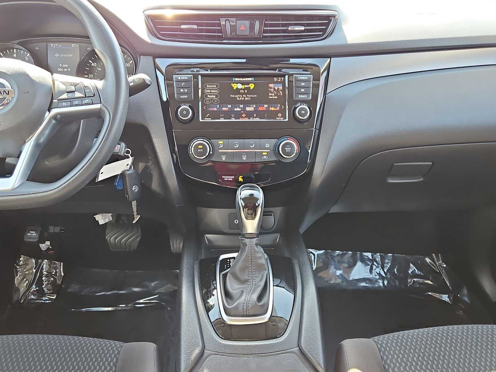 Thumbnail: 2021 Nissan Rogue Sport - 25