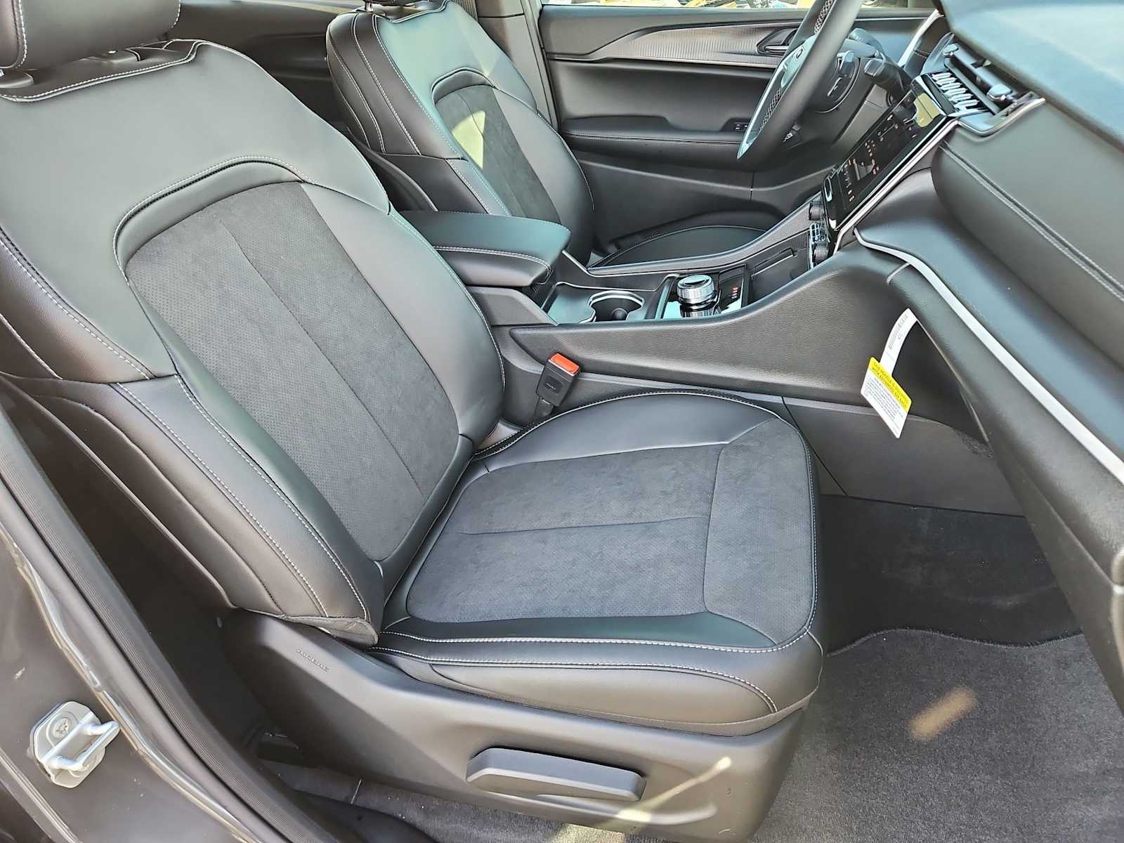 Thumbnail: 2025 Jeep Grand Cherokee - 21