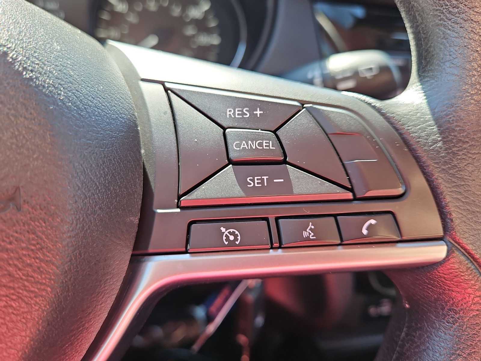 Thumbnail: 2021 Nissan Rogue Sport - 22