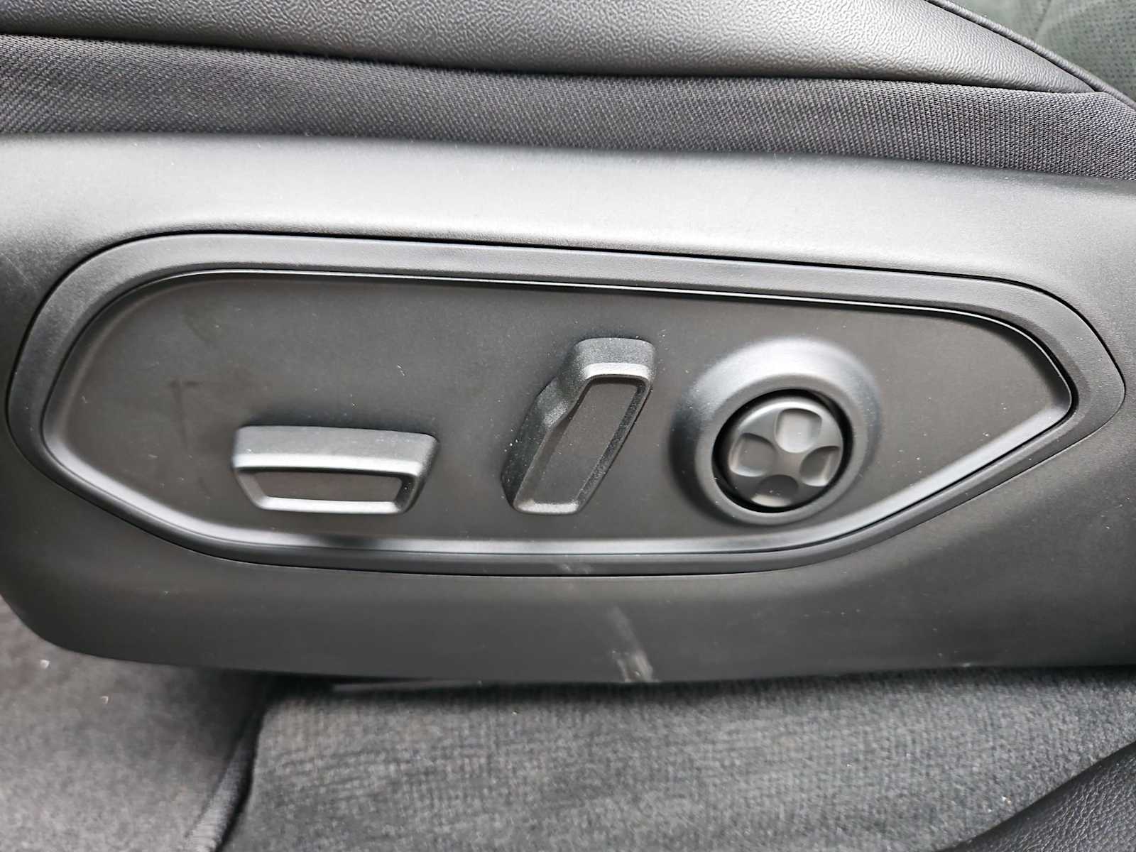 Thumbnail: 2025 Jeep Grand Cherokee L - 17