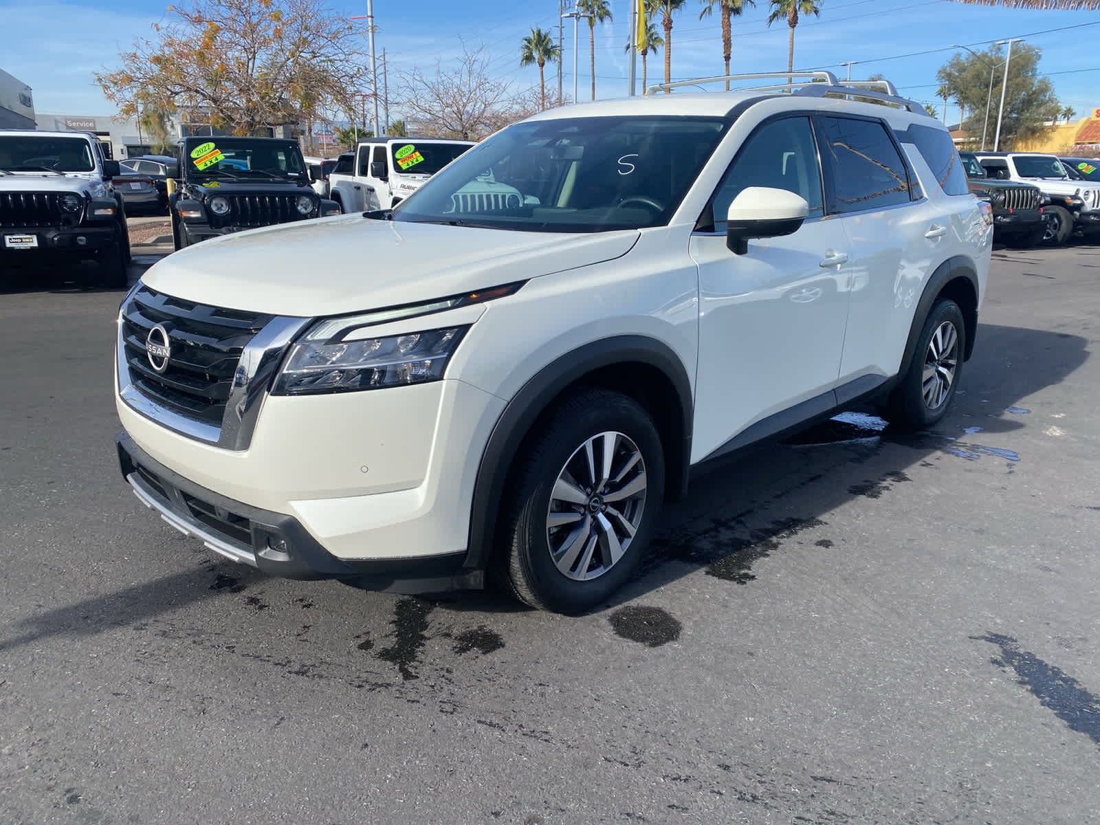 2024 Nissan Pathfinder SL's photo