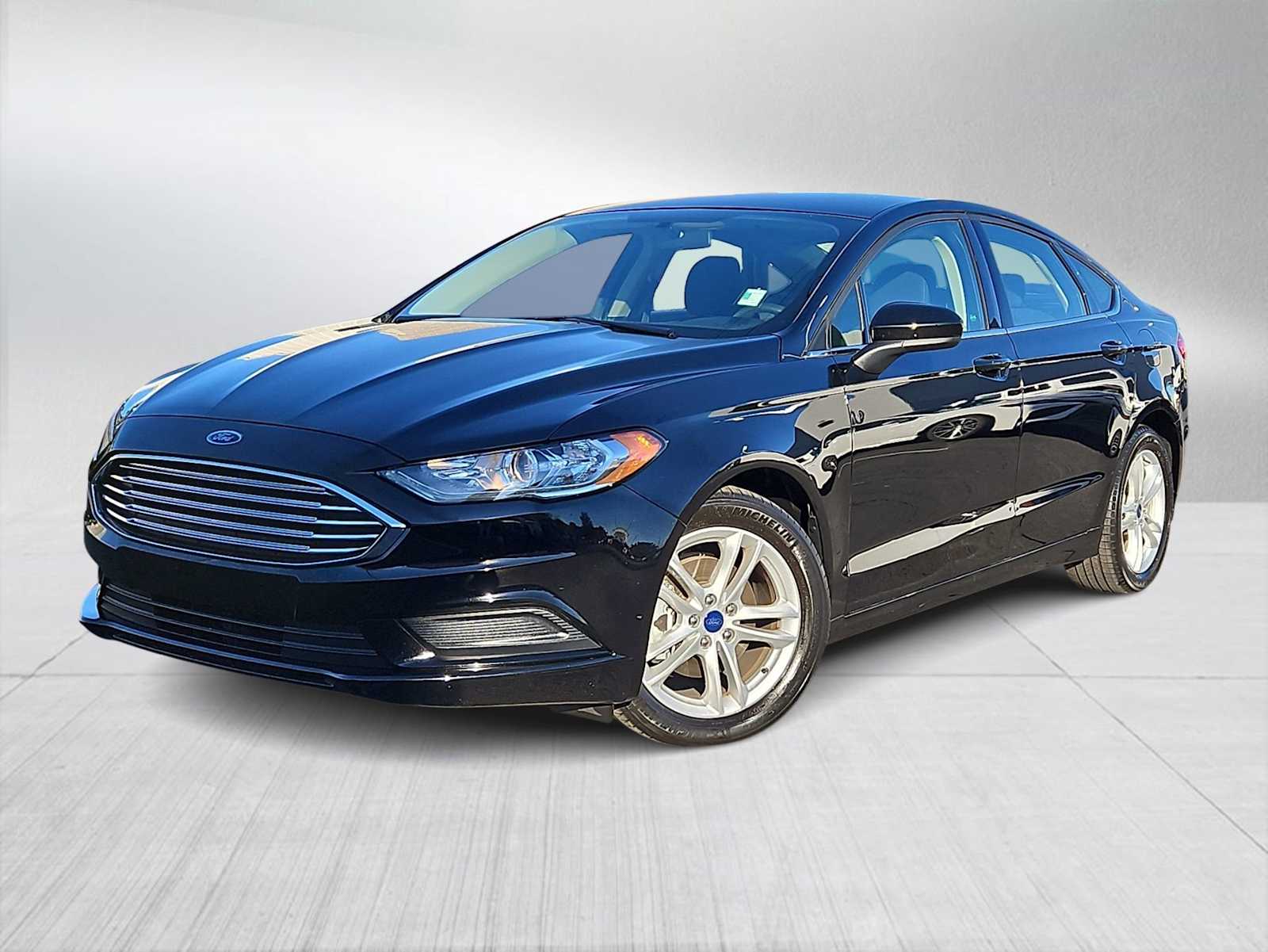 2018 Ford Fusion SE's photo
