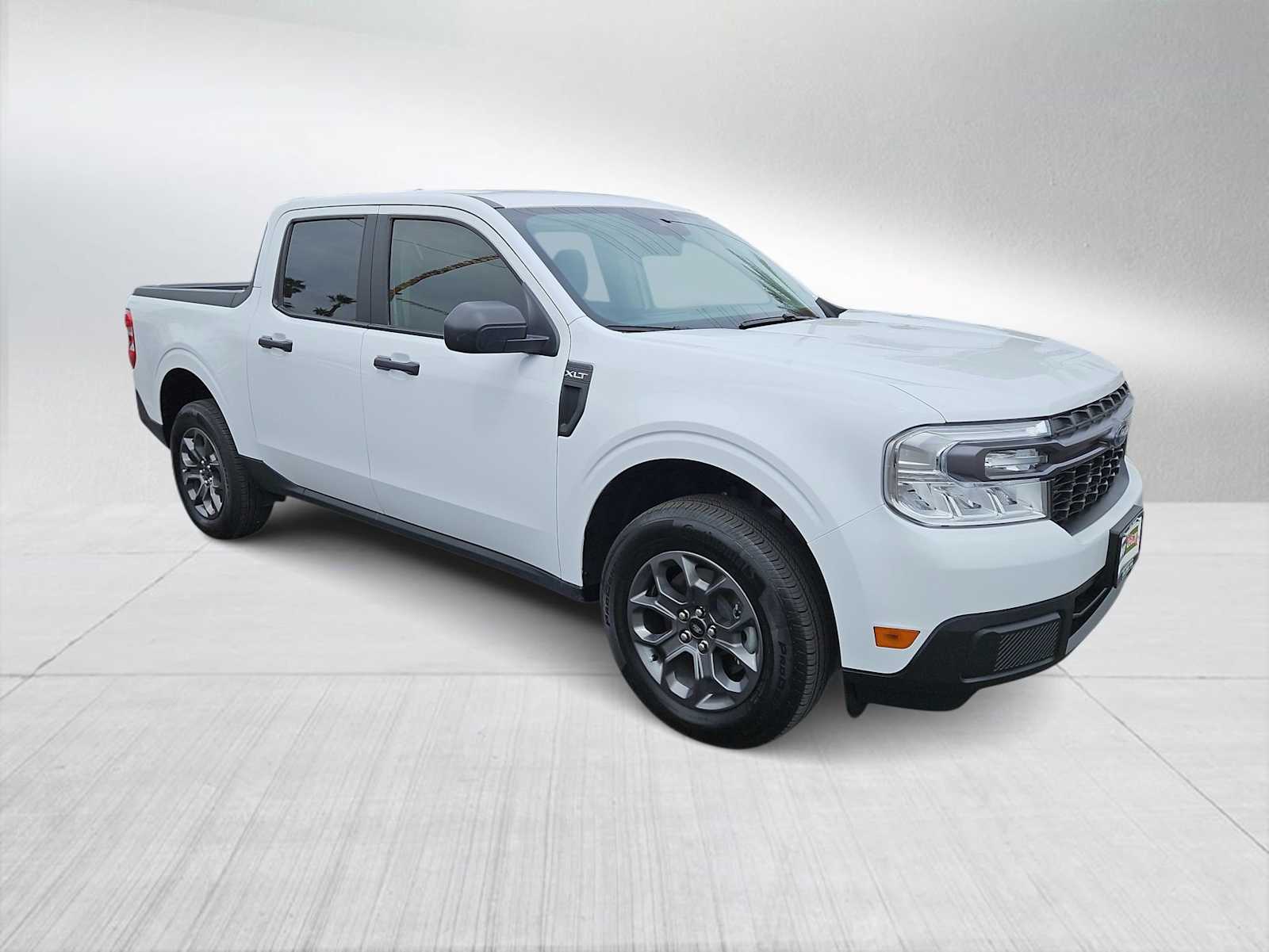 2023 Ford Maverick XLT photo 2