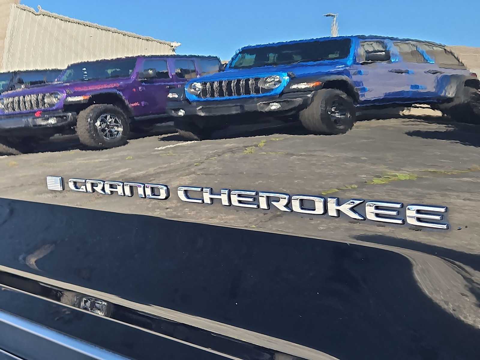 Thumbnail: 2023 Jeep Grand Cherokee - 12