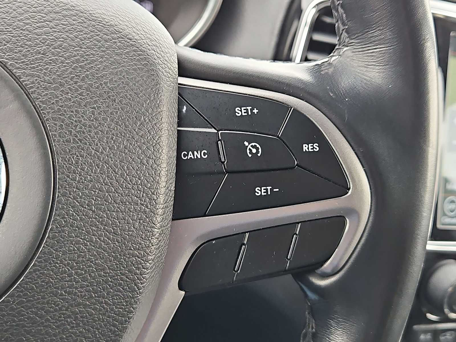 Thumbnail: 2022 Jeep Grand Cherokee - 42