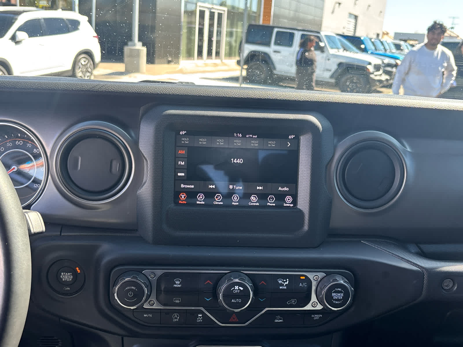 Thumbnail: 2022 Jeep Gladiator - 12