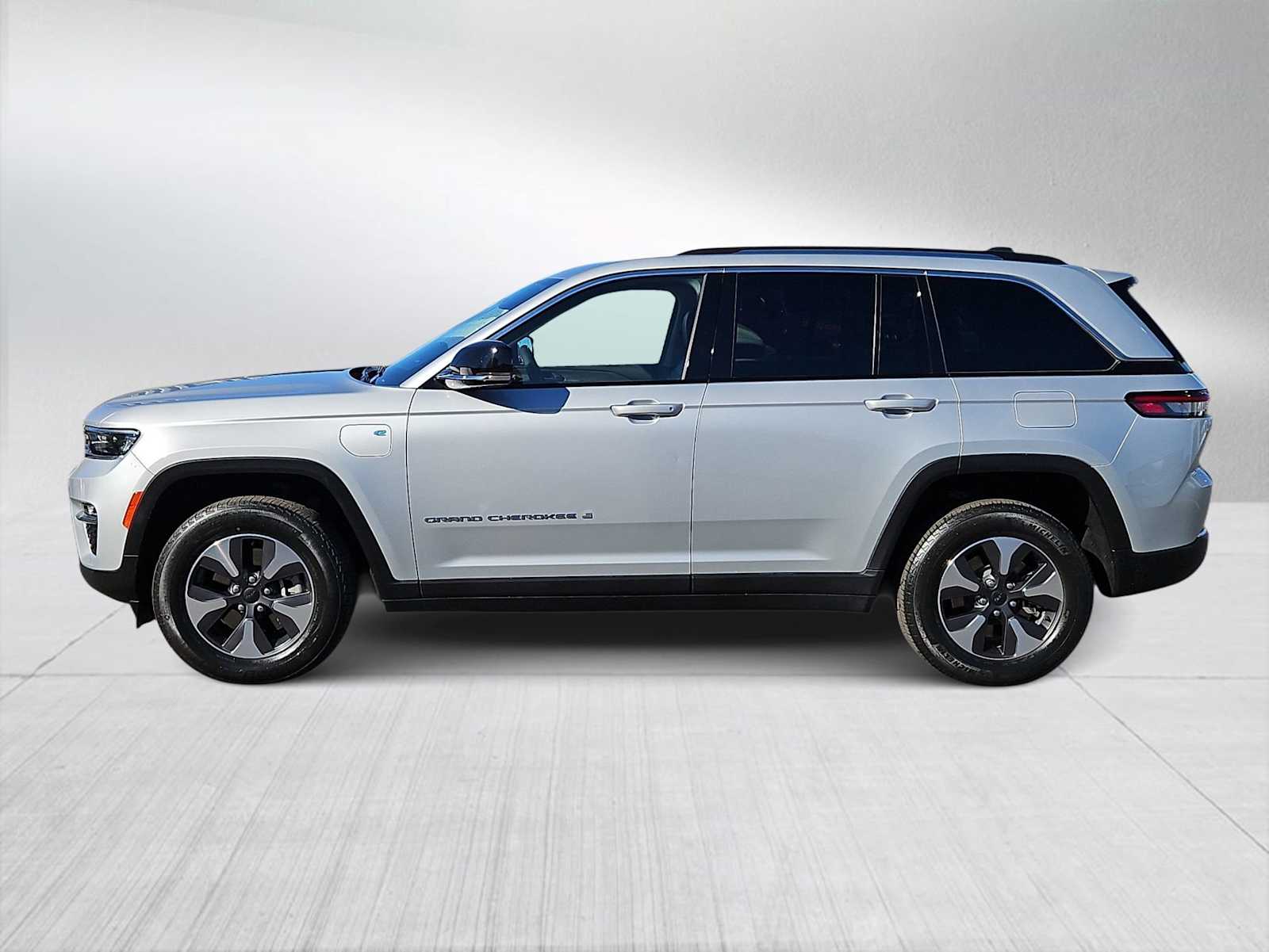 Thumbnail: 2023 Jeep Grand Cherokee - 5