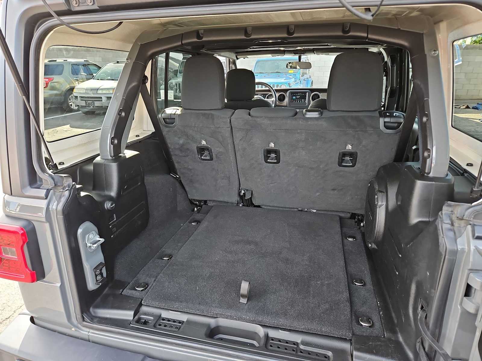 Thumbnail: 2021 Jeep Wrangler - 32