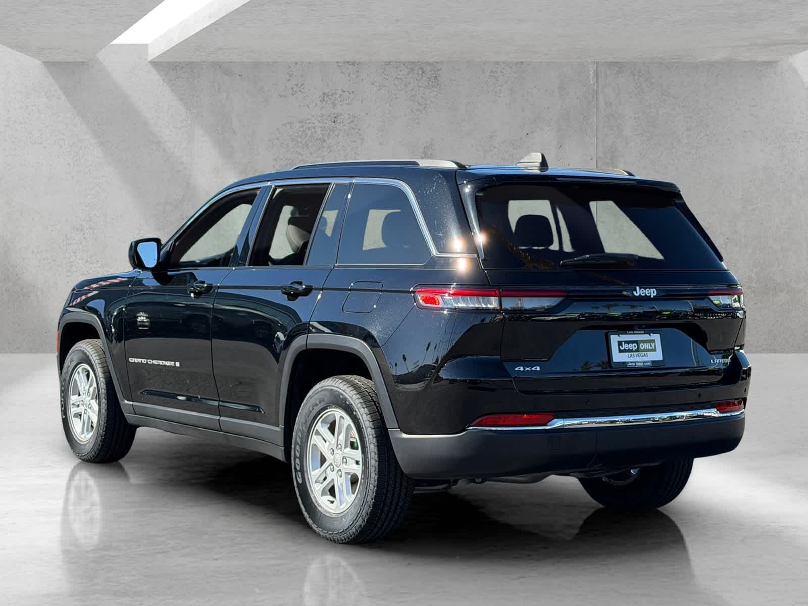 Thumbnail: 2024 Jeep Grand Cherokee - 3